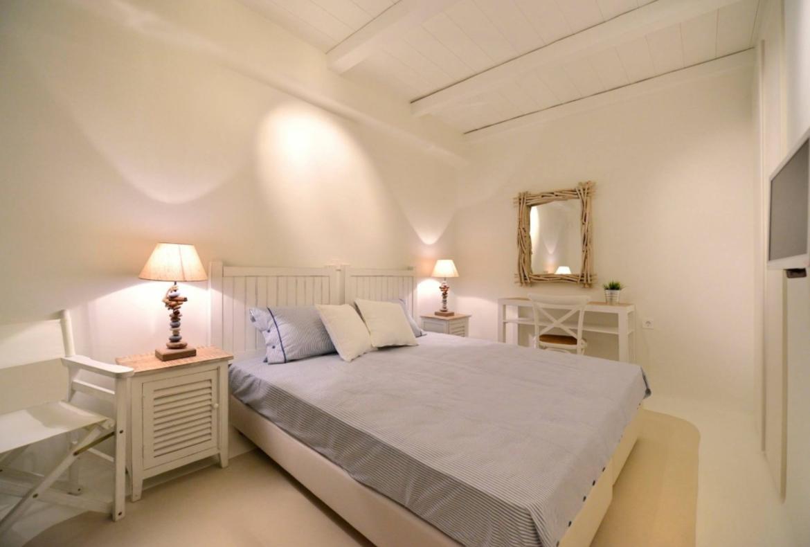 Luxury 2 bedroom holiday villa with private pool in Mykonos Greece (PV1324)