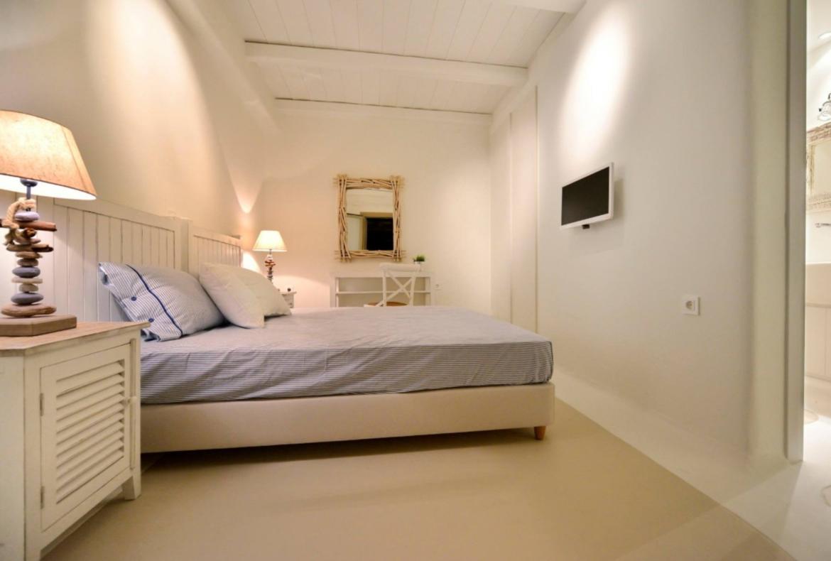 Luxury 2 bedroom holiday villa with private pool in Mykonos Greece (PV1324)