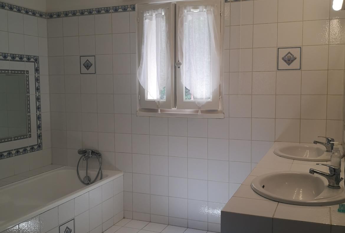 Charming family villa in Montmeyan in Provence, private swimming pool, table tennis, 4 bedrooms sleeping 8 people. (AUPS101)