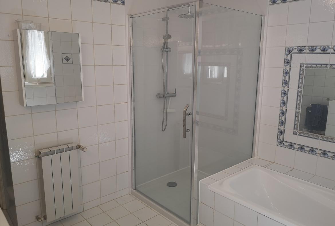Charming family villa in Montmeyan in Provence, private swimming pool, table tennis, 4 bedrooms sleeping 8 people. (AUPS101)