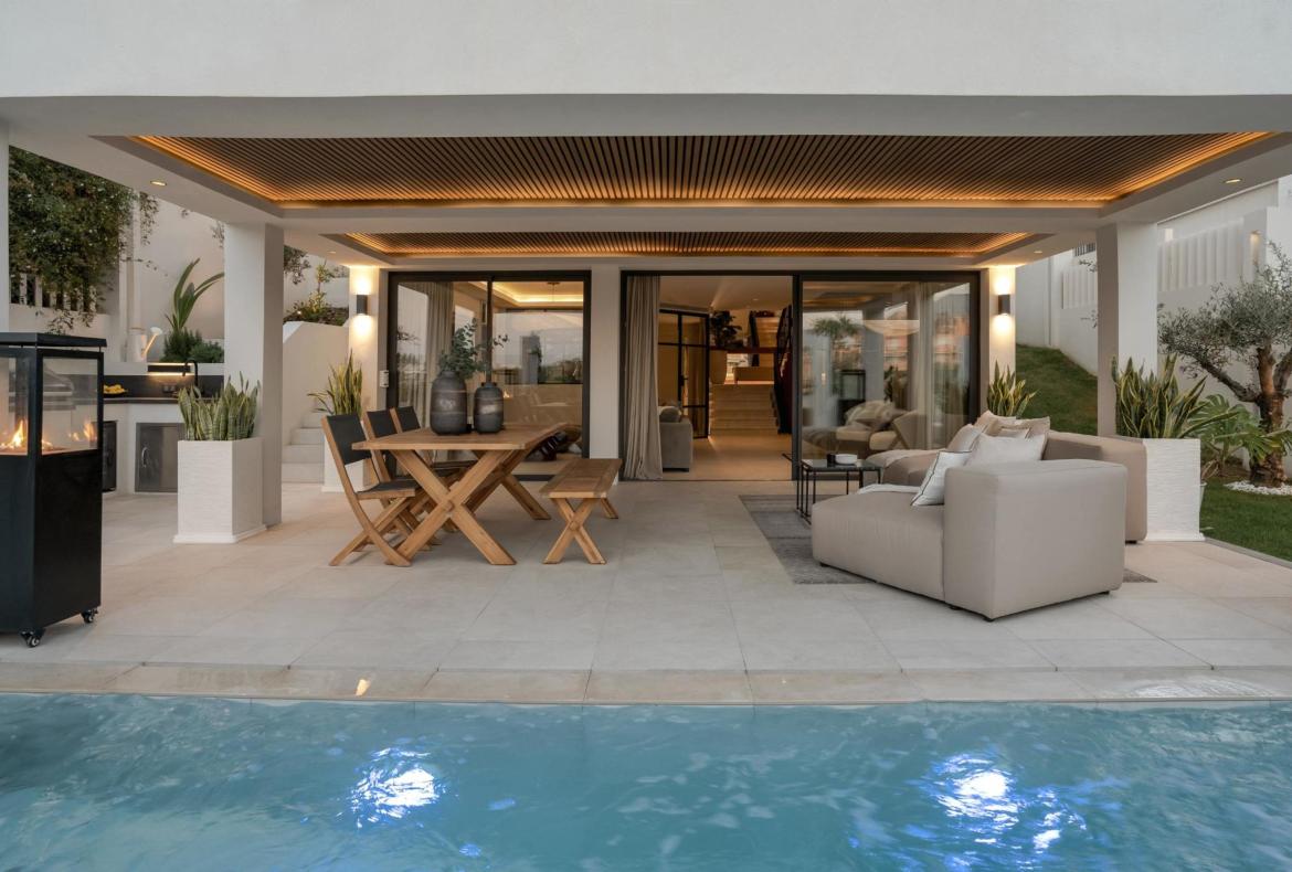 Luxury 4 bedroom holiday villa with private pool in Costa del Sol Spain (PV2996)