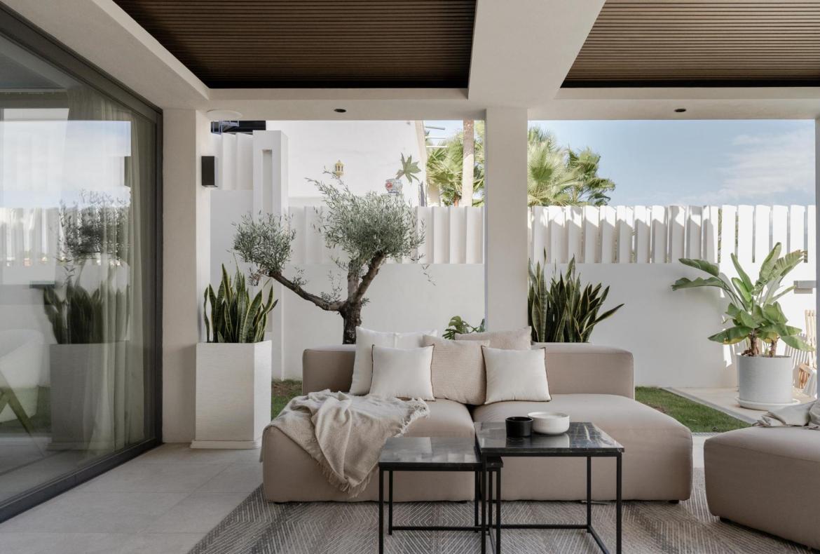 Luxury 4 bedroom holiday villa with private pool in Costa del Sol Spain (PV2996)