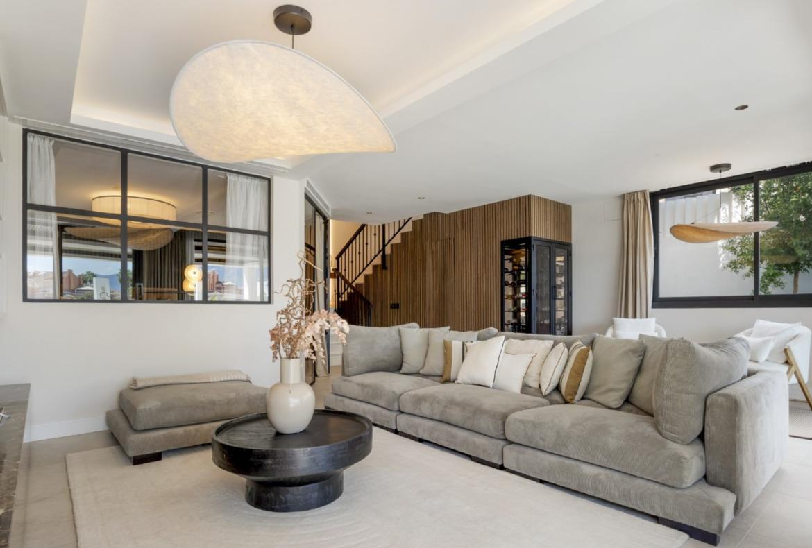 Luxury 4 bedroom holiday villa with private pool in Costa del Sol Spain (PV2996)