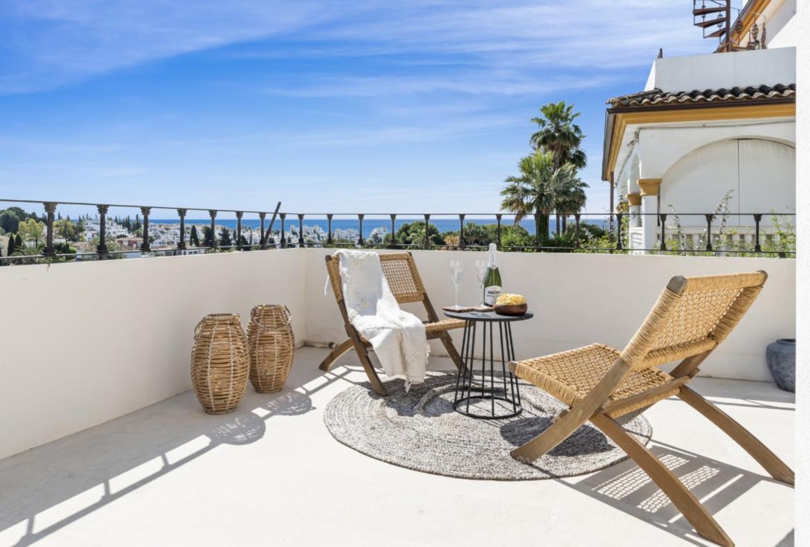 Luxury 4 bedroom holiday villa with private pool in Costa del Sol Spain (PV2996)