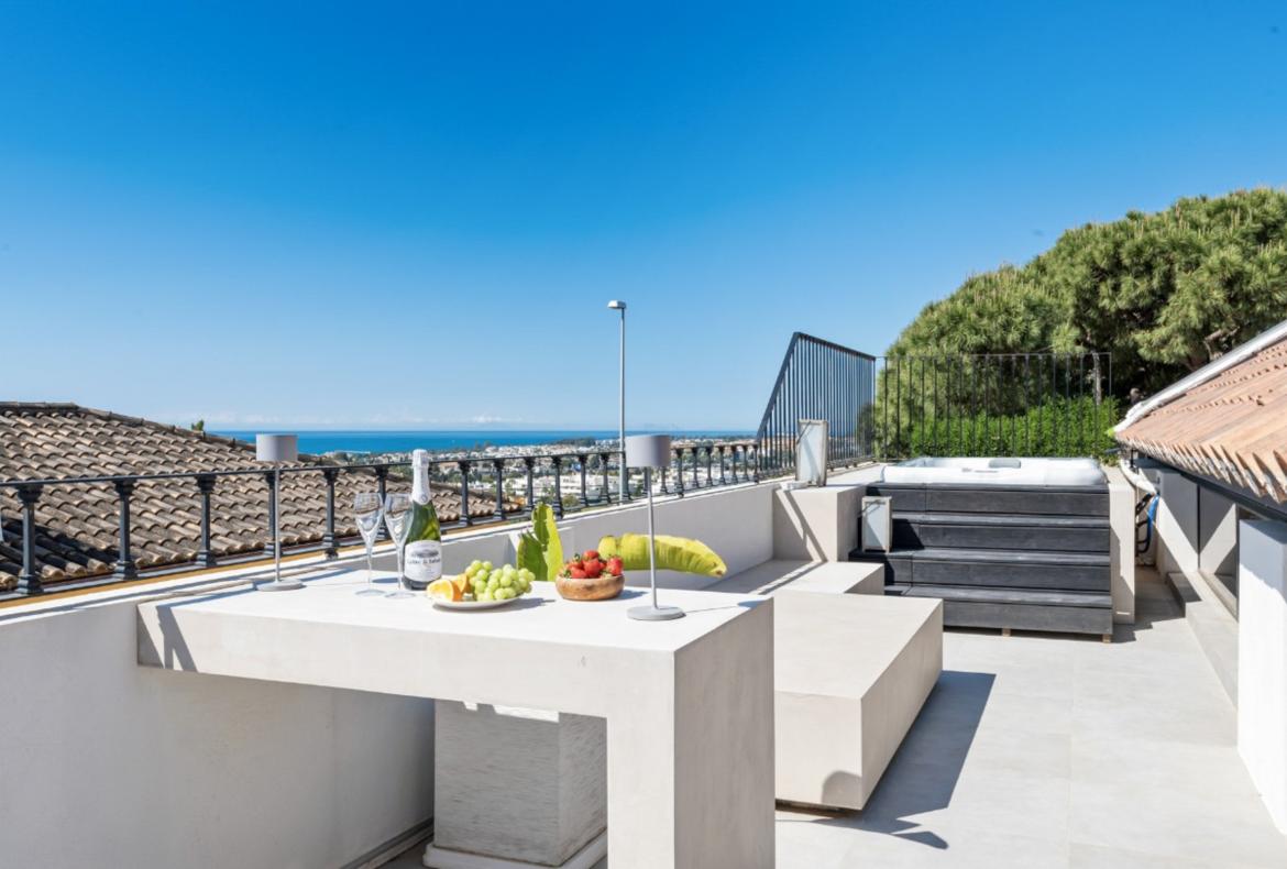 Luxury 4 bedroom holiday villa with private pool in Costa del Sol Spain (PV2996)