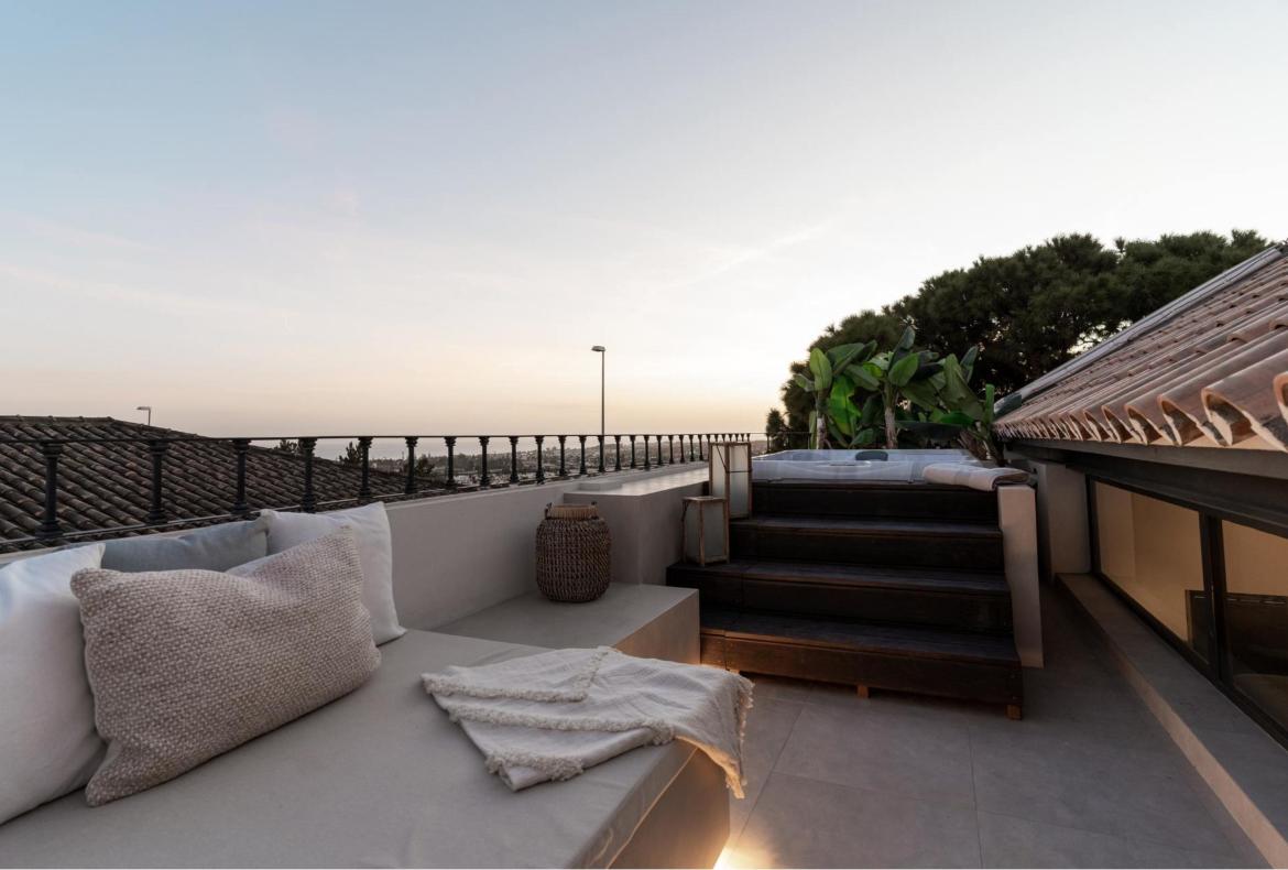 Luxury 4 bedroom holiday villa with private pool in Costa del Sol Spain (PV2996)