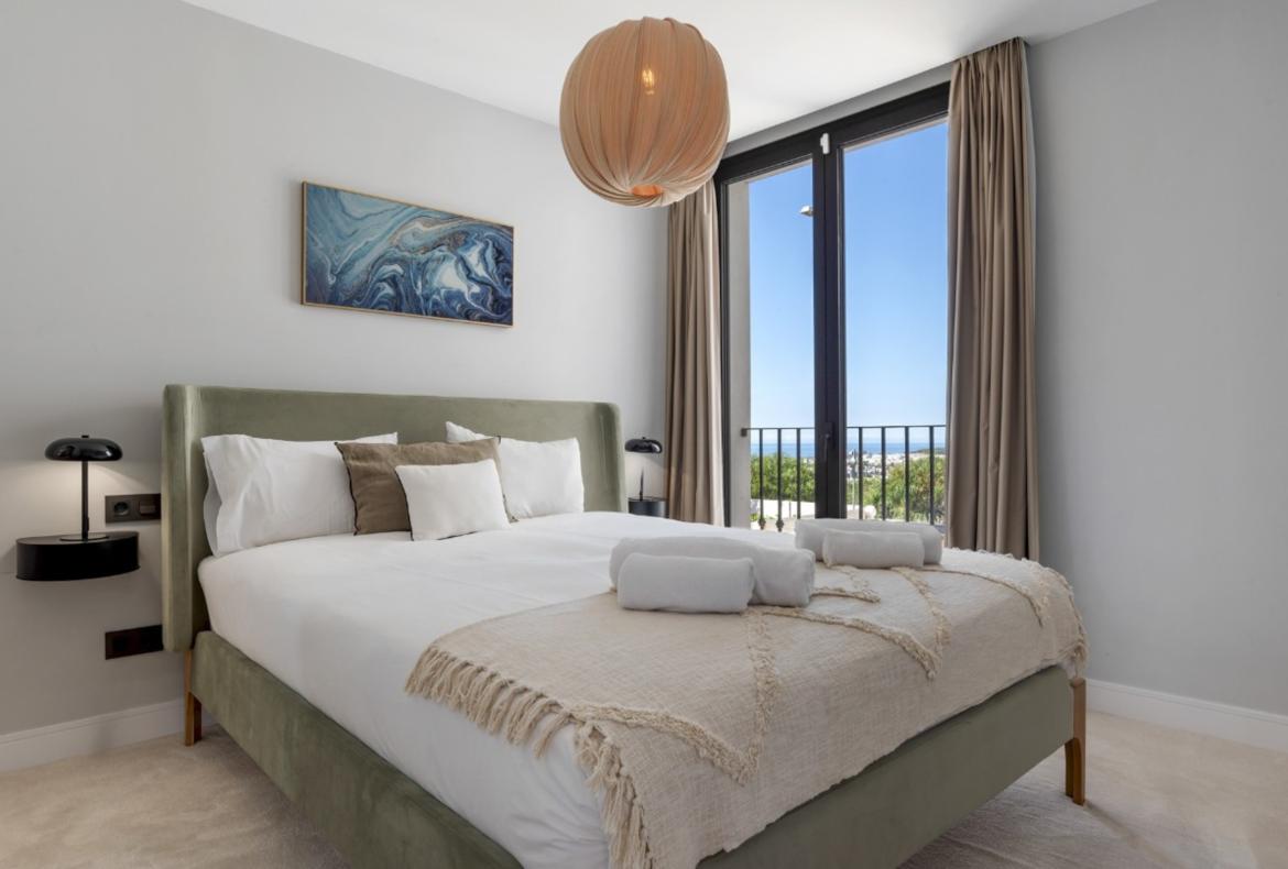 Luxury 4 bedroom holiday villa with private pool in Costa del Sol Spain (PV2996)