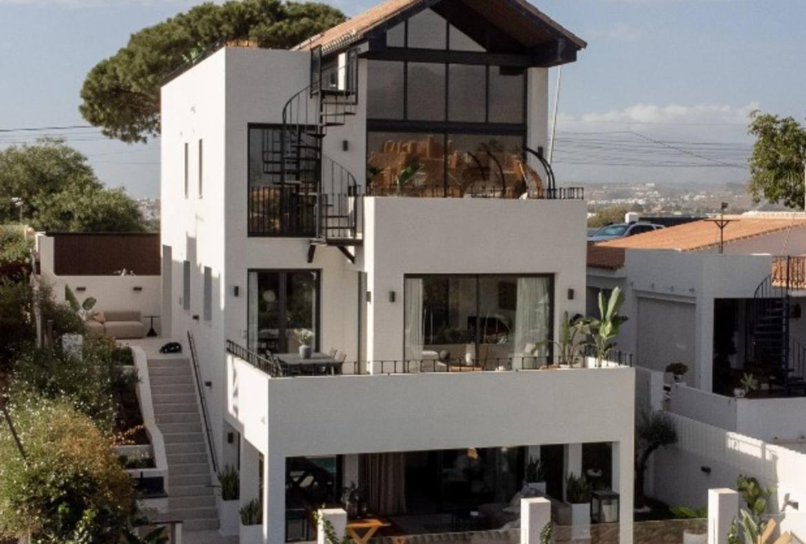 Luxury 4 bedroom holiday villa with private pool in Costa del Sol Spain (PV2996)