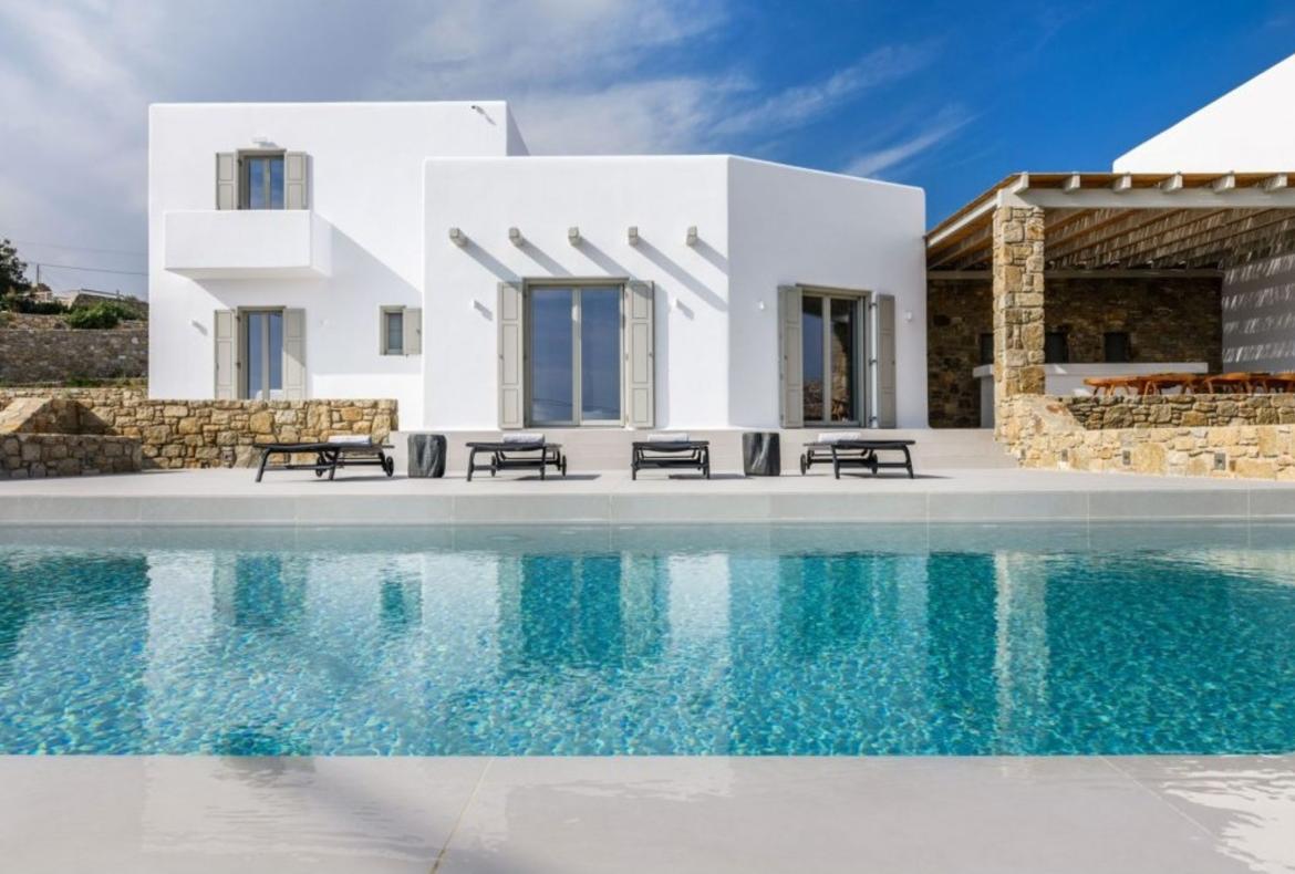 Luxury 3 bedroom holiday villa with private pool in Mykonos Greece (PV2481)
