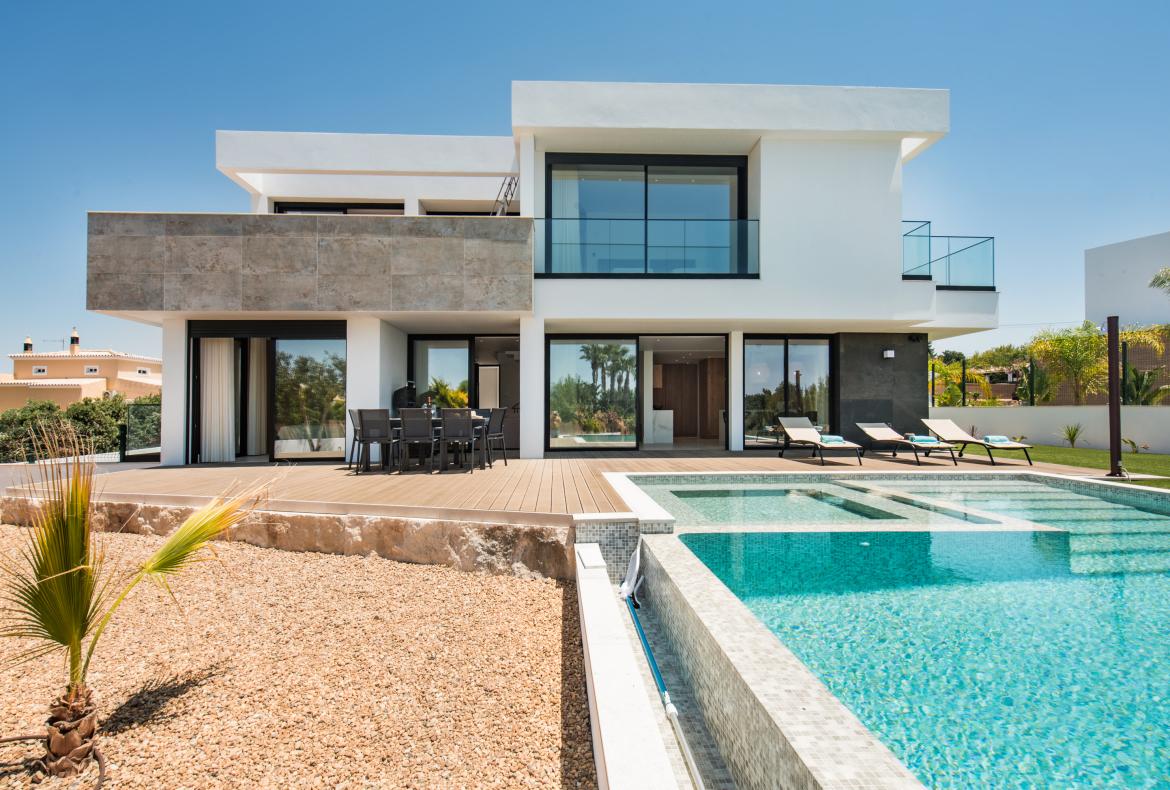 Luxury 5 bedroom holiday villa with private pool in Algarve Portugal (PV2997)