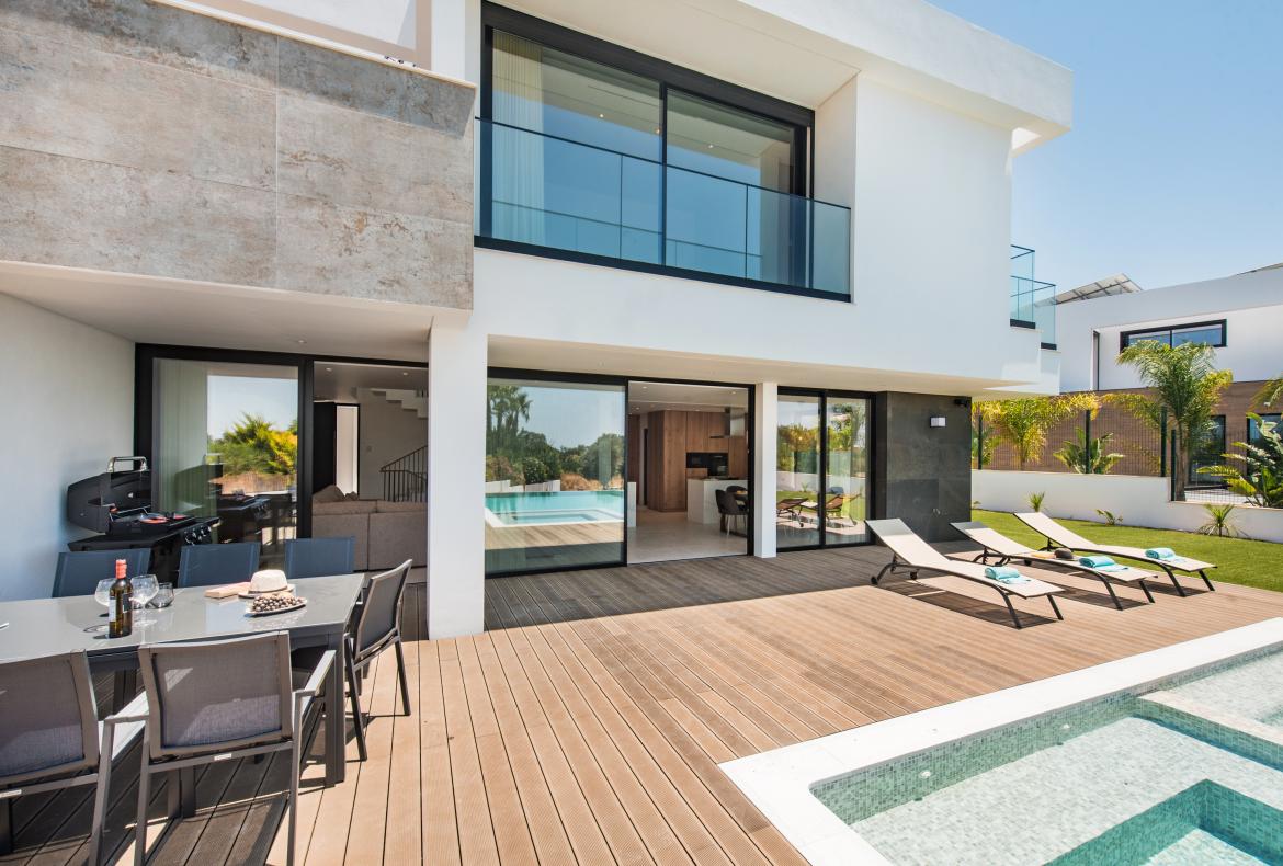 Luxury 5 bedroom holiday villa with private pool in Algarve Portugal (PV2997)