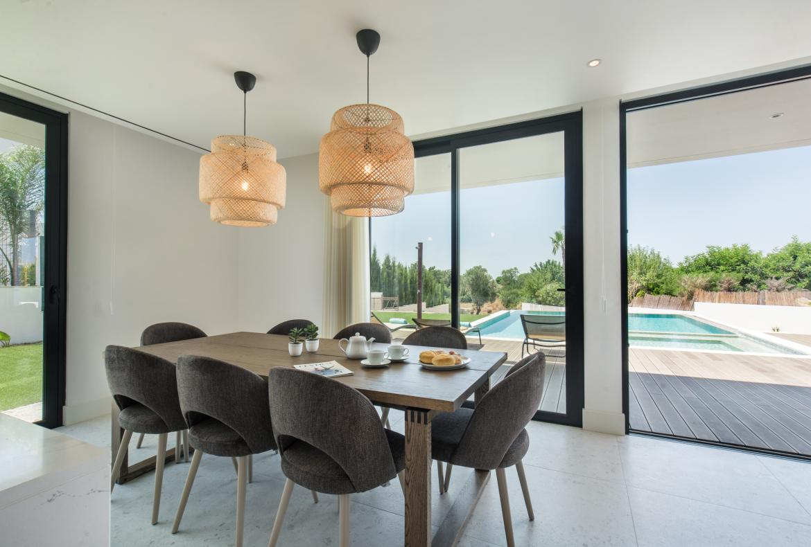 Luxury 5 bedroom holiday villa with private pool in Algarve Portugal (PV2997)