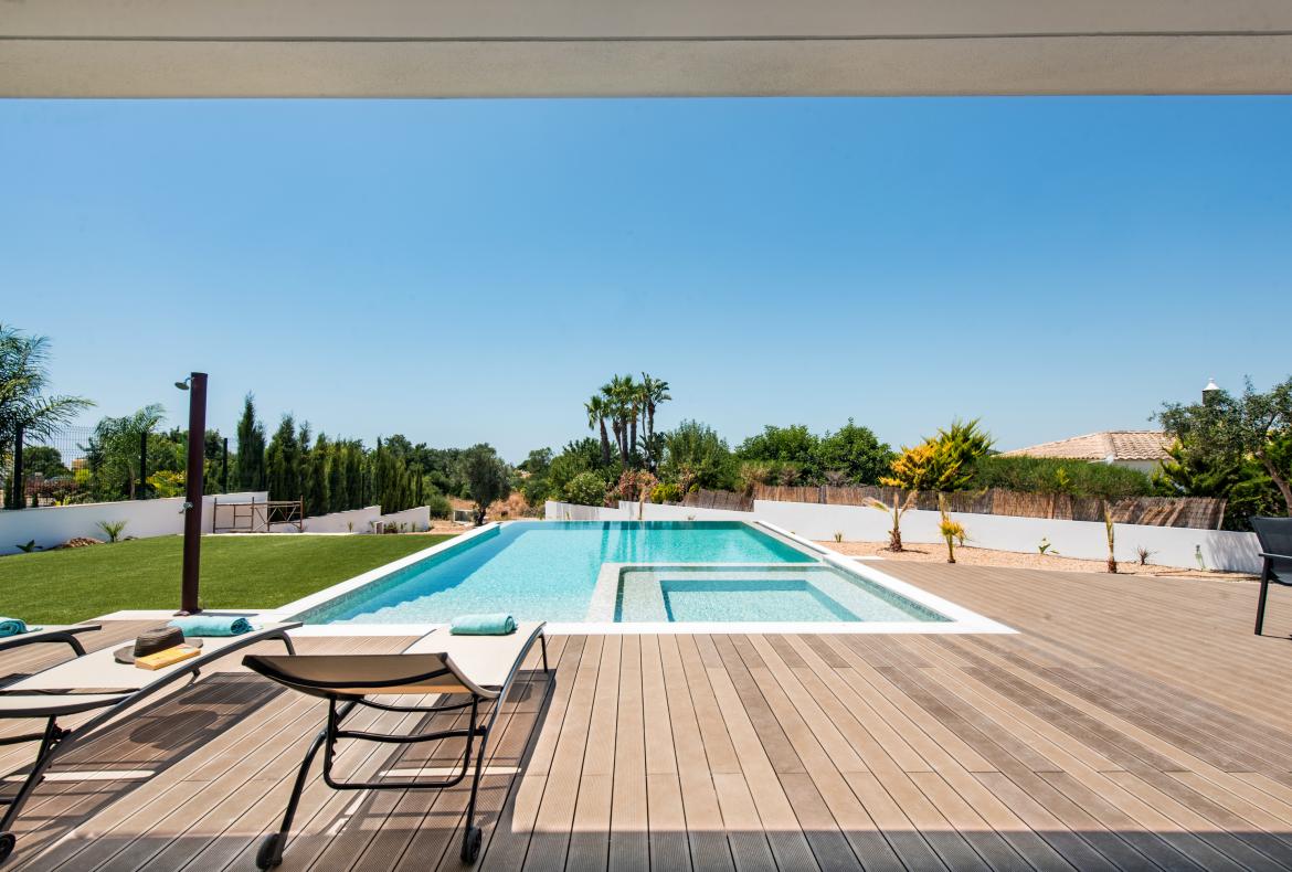 Luxury 5 bedroom holiday villa with private pool in Algarve Portugal (PV2997)