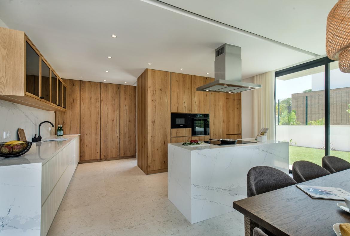 Luxury 5 bedroom holiday villa with private pool in Algarve Portugal (PV2997)