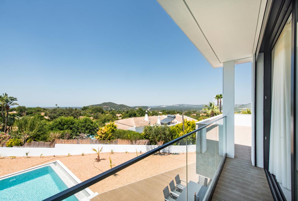 Luxury 5 bedroom holiday villa with private pool in Algarve Portugal (PV2997)