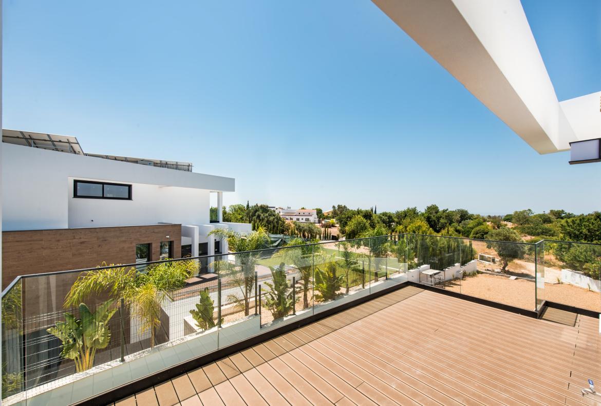 Luxury 5 bedroom holiday villa with private pool in Algarve Portugal (PV2997)