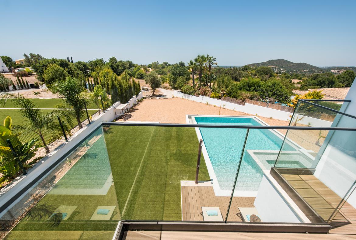 Luxury 5 bedroom holiday villa with private pool in Algarve Portugal (PV2997)