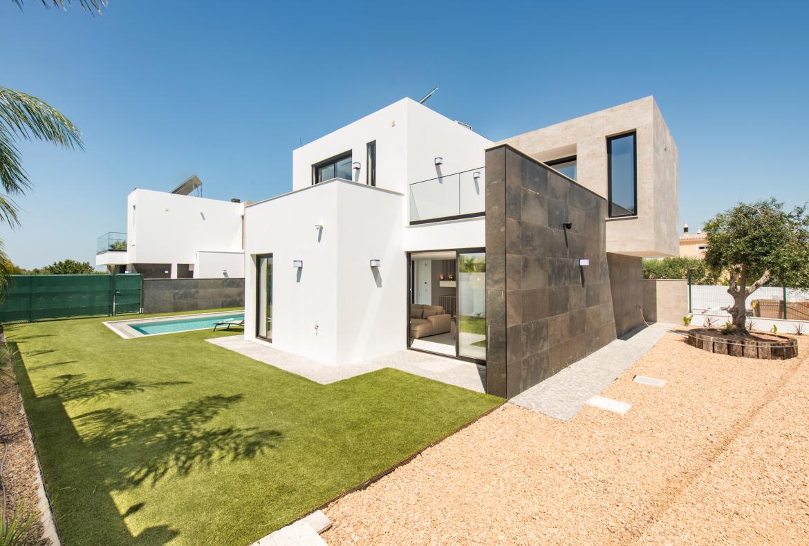 Luxury 5 bedroom holiday villa with private pool in Algarve Portugal (PV2998)