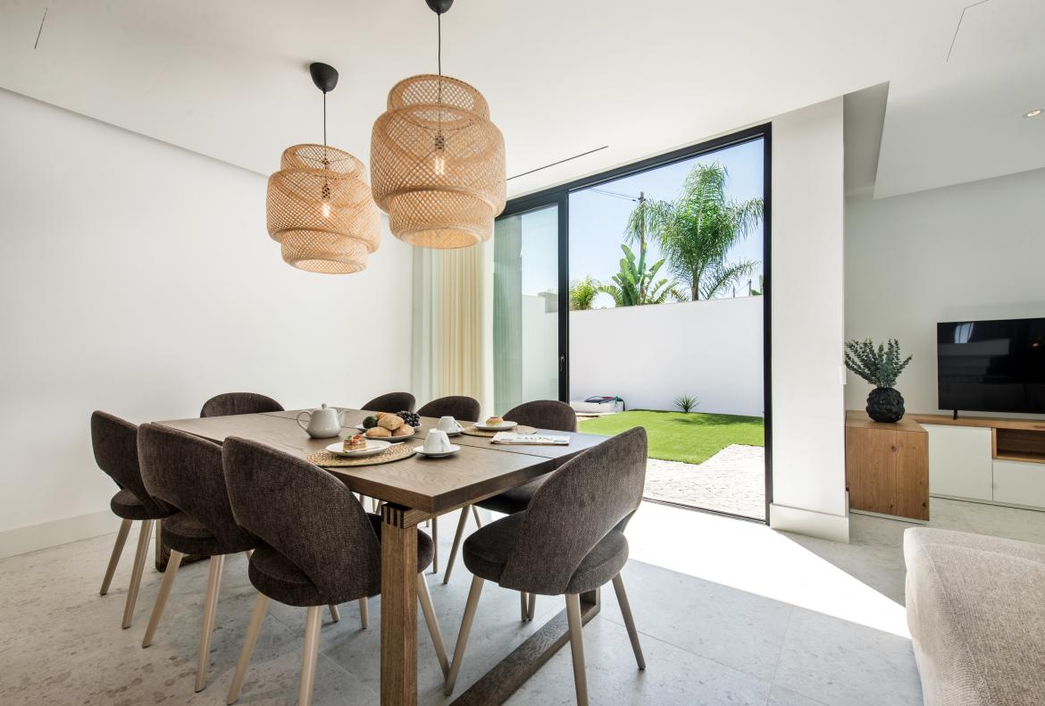 Luxury 5 bedroom holiday villa with private pool in Algarve Portugal (PV2998)