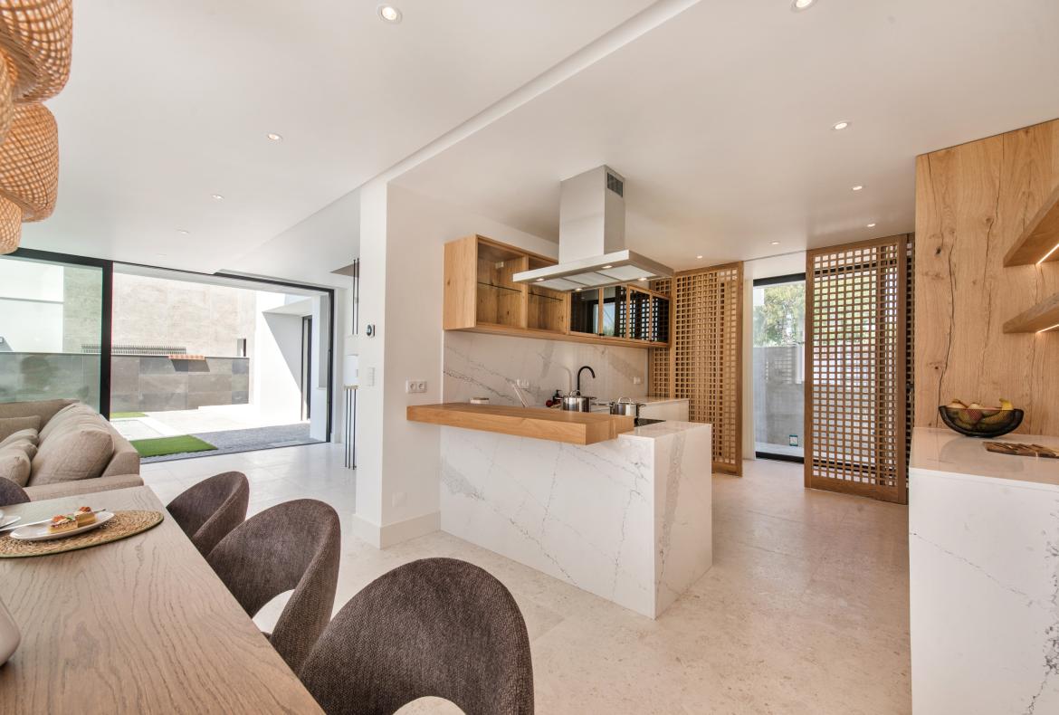 Luxury 5 bedroom holiday villa with private pool in Algarve Portugal (PV2998)