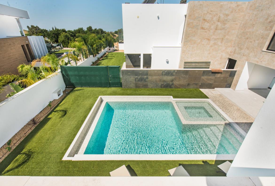 Luxury 5 bedroom holiday villa with private pool in Algarve Portugal (PV2998)