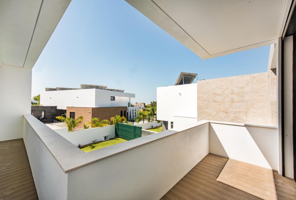 Luxury 5 bedroom holiday villa with private pool in Algarve Portugal (PV2998)