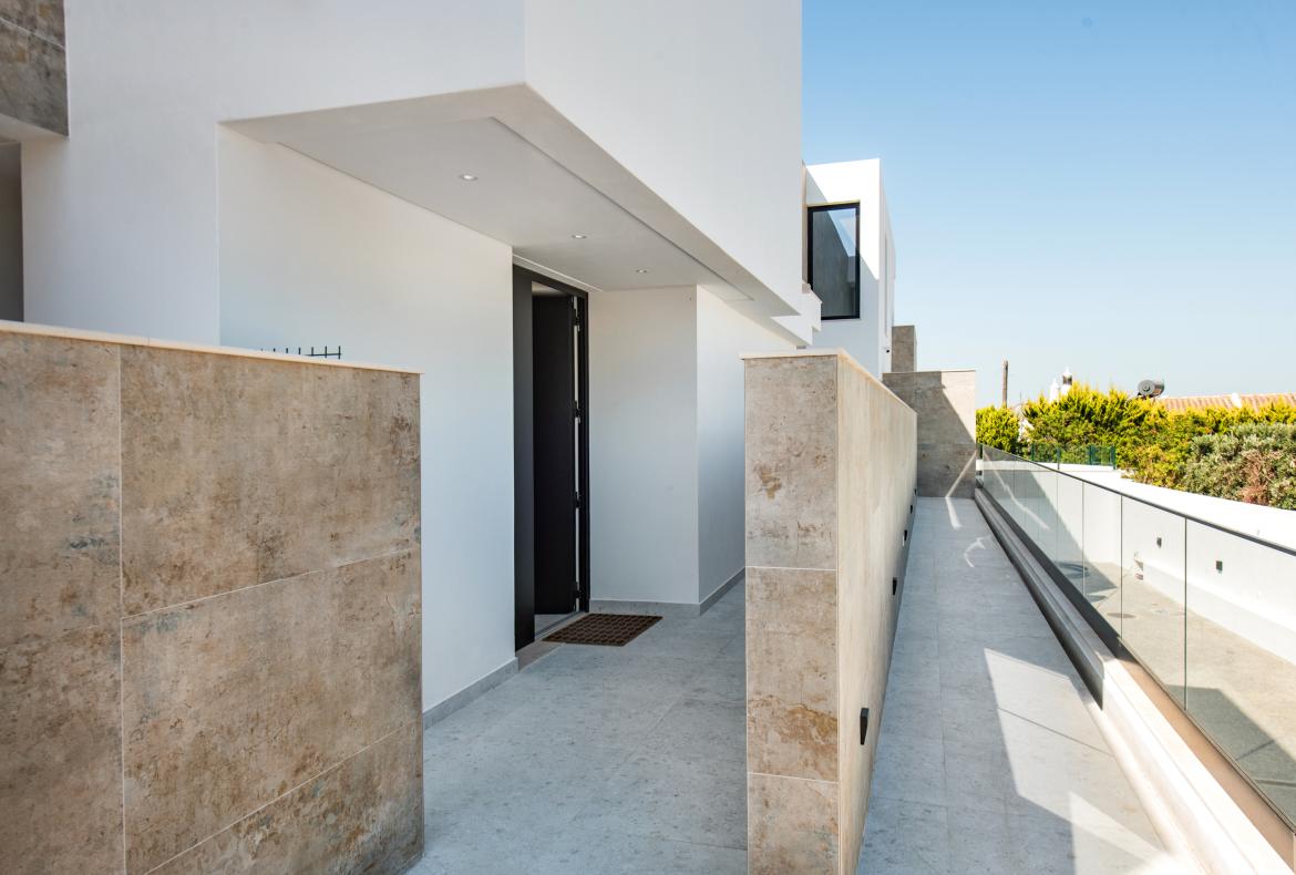 Luxury 5 bedroom holiday villa with private pool in Algarve Portugal (PV2998)