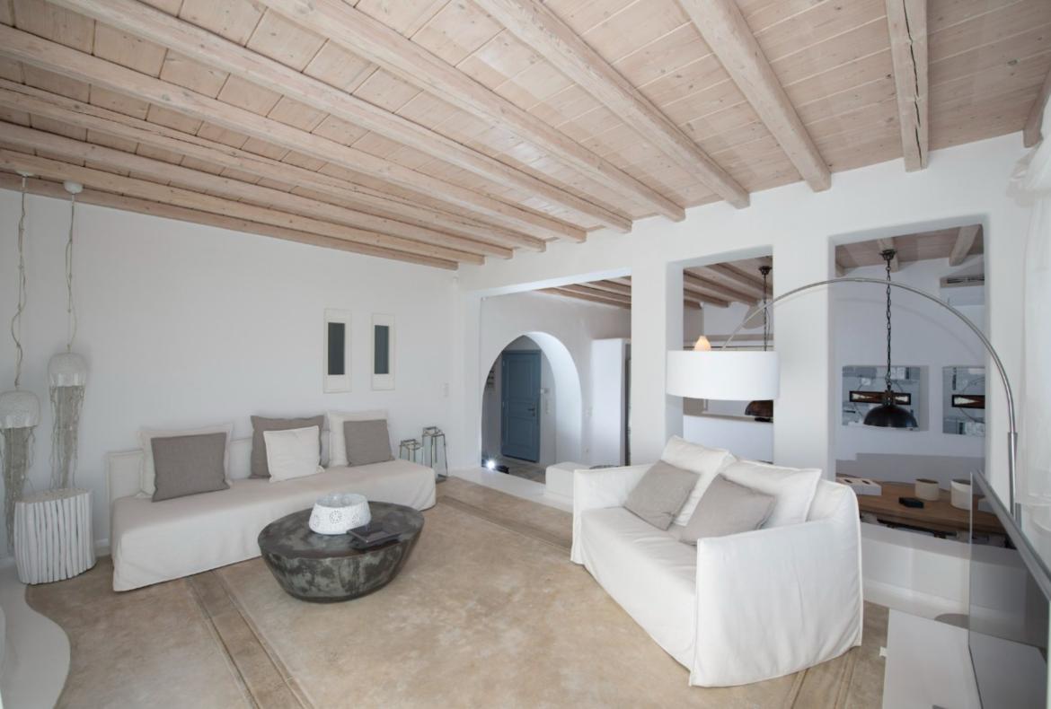 Luxury 3 bedroom holiday villa with private pool in Mykonos Greece (PV737)