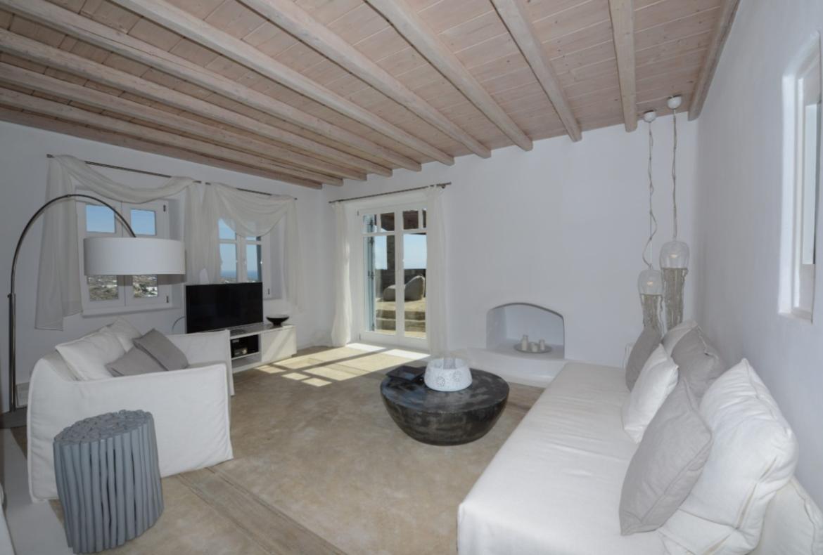 Luxury 3 bedroom holiday villa with private pool in Mykonos Greece (PV737)