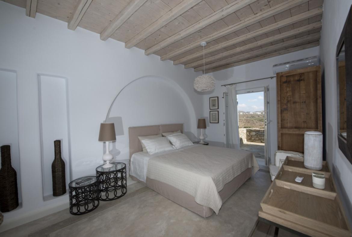 Luxury 3 bedroom holiday villa with private pool in Mykonos Greece (PV737)