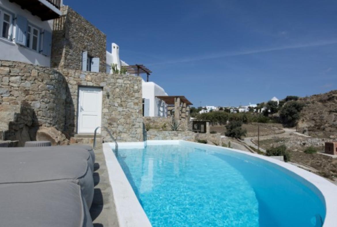 Luxury 3 bedroom holiday villa with private pool in Mykonos Greece (PV737)