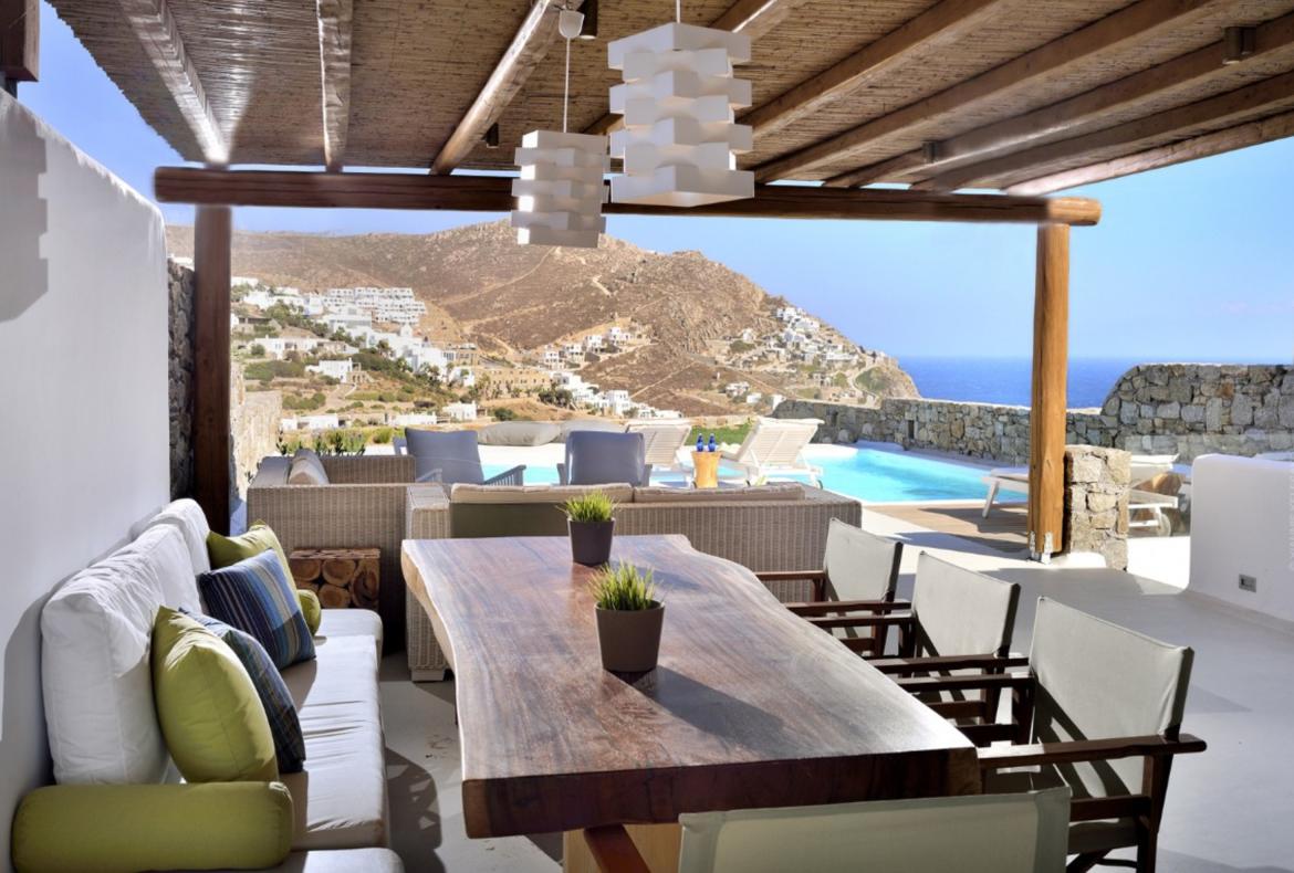 Luxury 3 bedroom holiday villa with private pool in Mykonos Greece (PV1344)