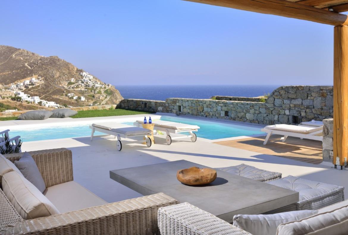 Luxury 3 bedroom holiday villa with private pool in Mykonos Greece (PV1344)