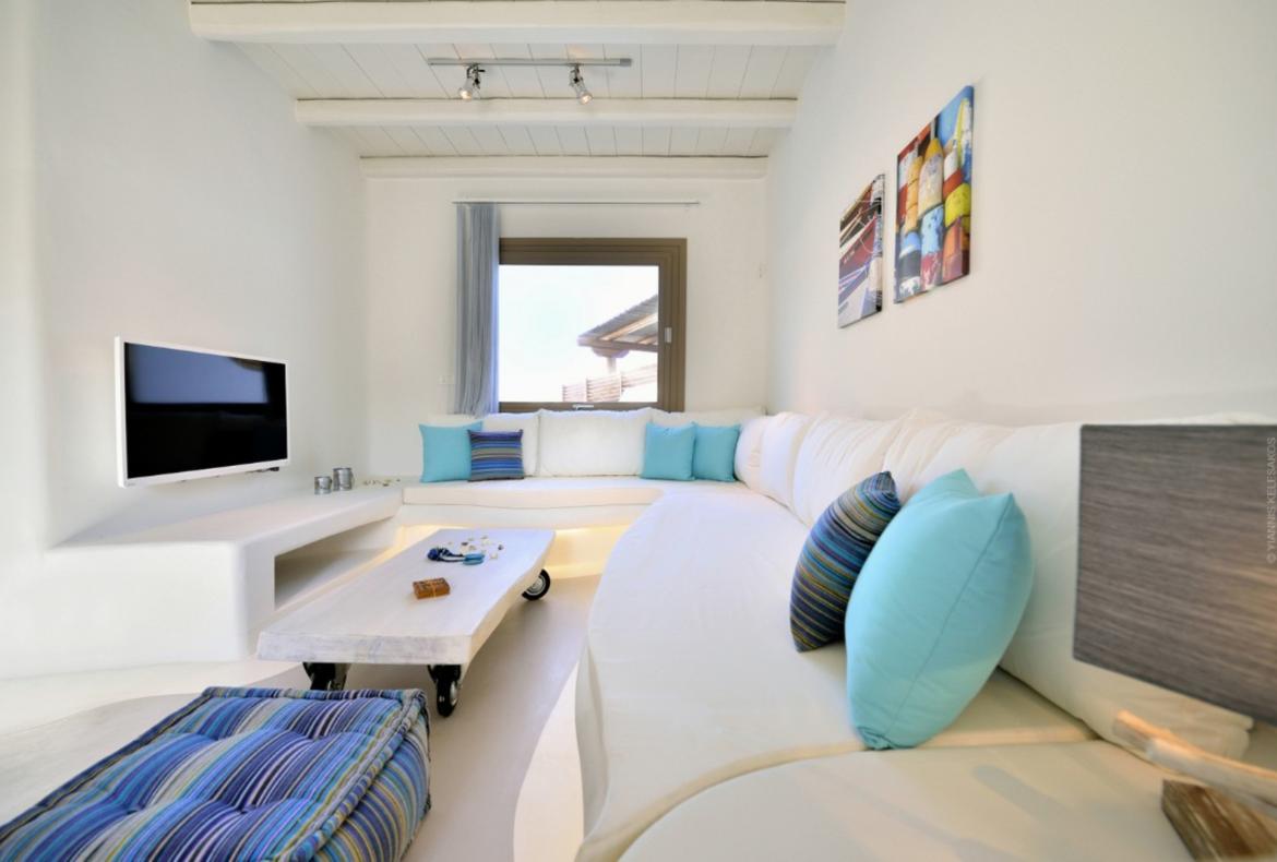 Luxury 3 bedroom holiday villa with private pool in Mykonos Greece (PV1344)
