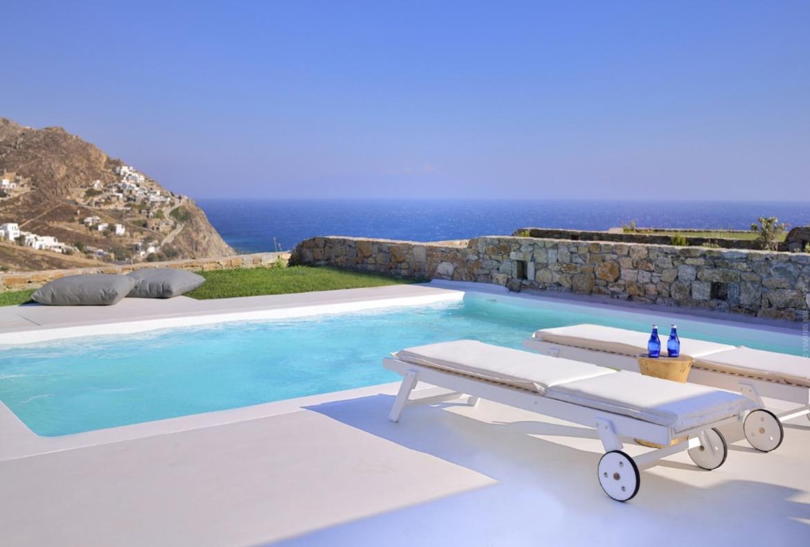 Luxury 3 bedroom holiday villa with private pool in Mykonos Greece (PV1344)