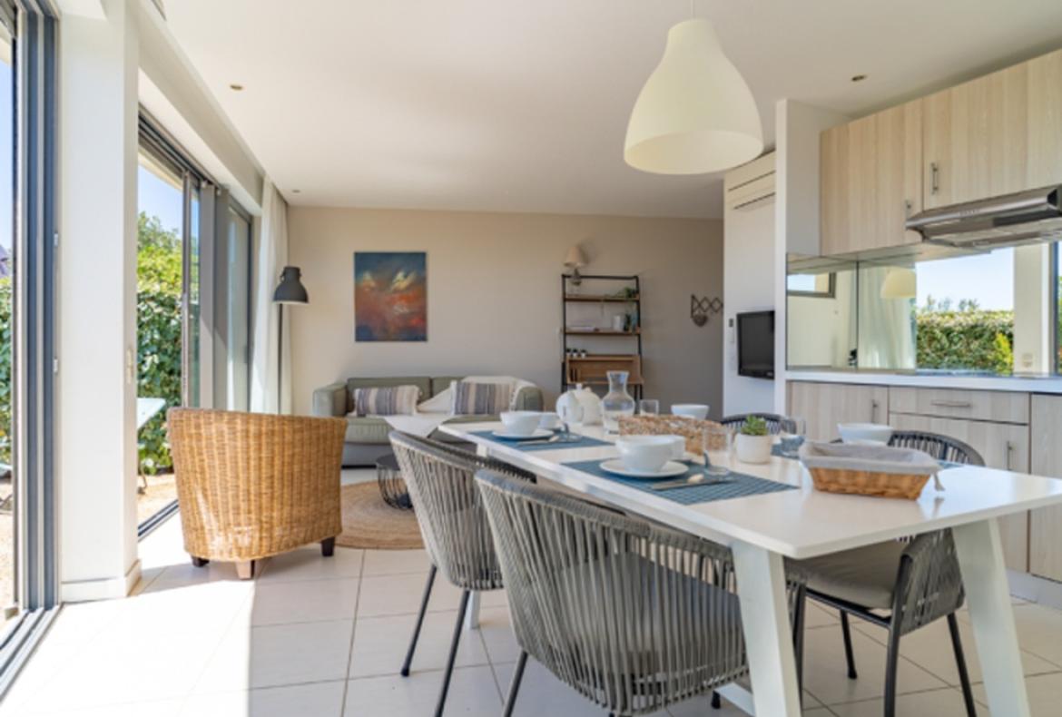 Garden Flat set right on the Beach near Montpellier. Sleeps 4, 1 bedroom (MONT112GN)