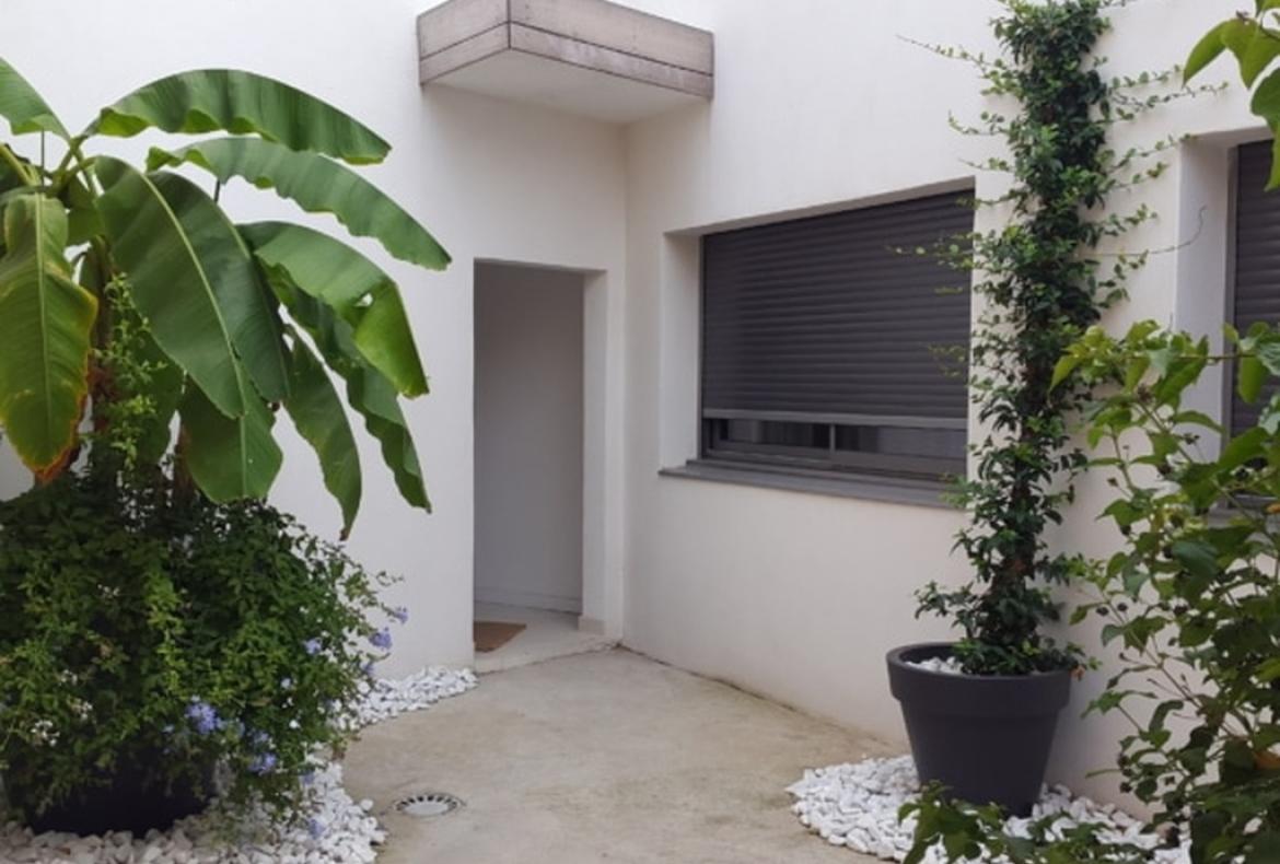 Garden Flat set right on the Beach near Montpellier. Sleeps 4, 1 bedroom (MONT112GN)