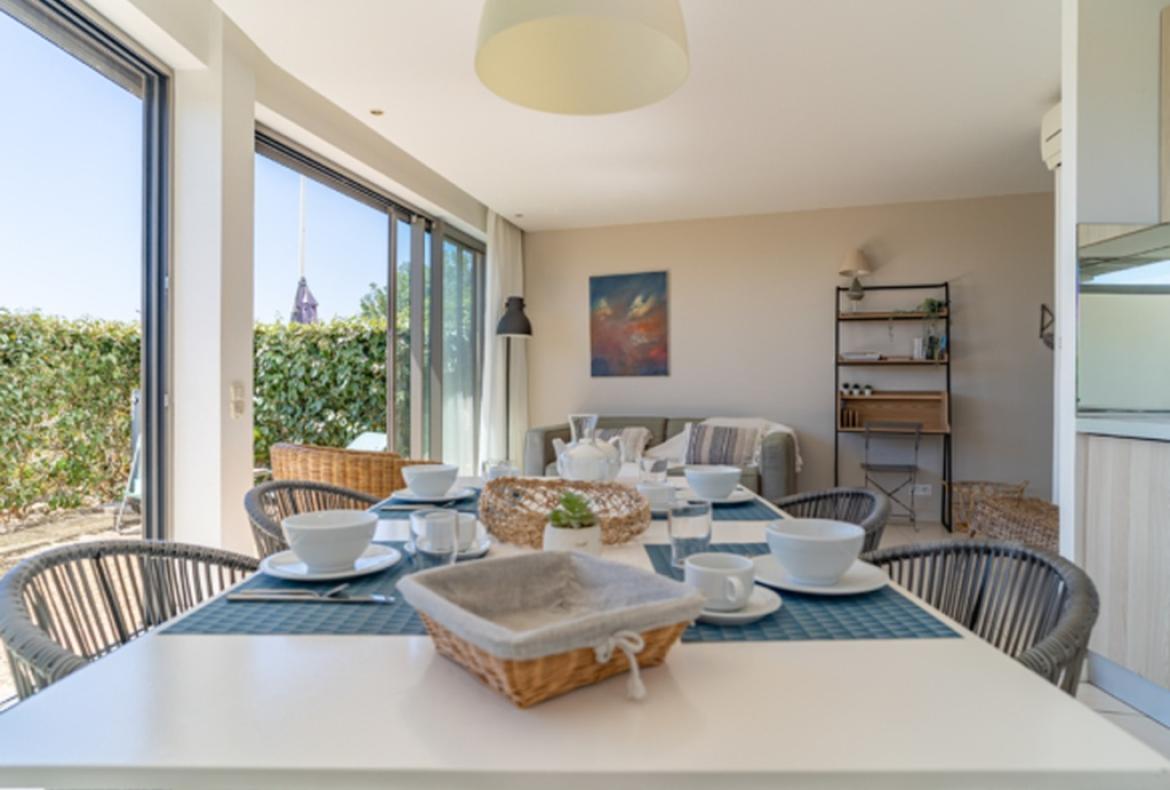 Garden Flat set right on the Beach near Montpellier. Sleeps 4, 1 bedroom (MONT112GN)