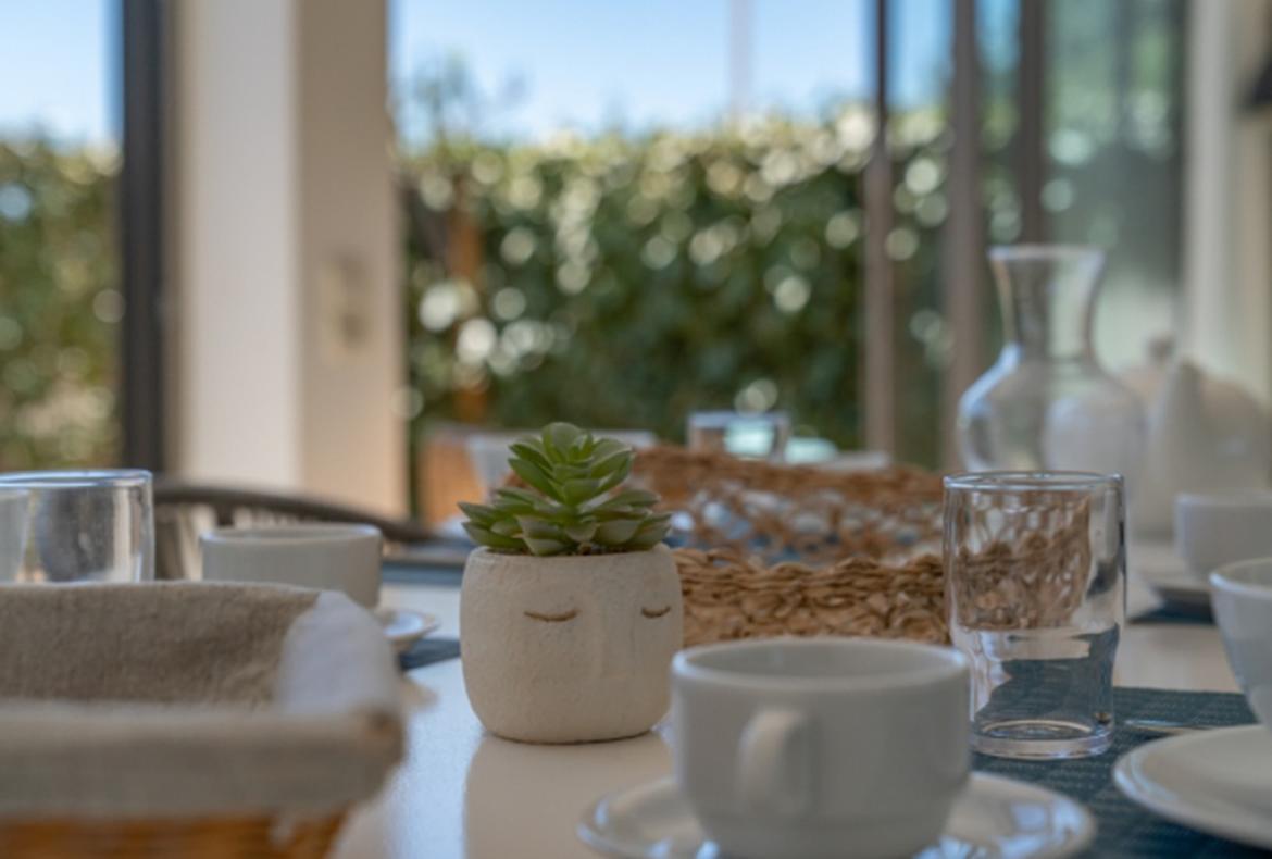 Garden Flat set right on the Beach near Montpellier. Sleeps 4, 1 bedroom (MONT112GN)
