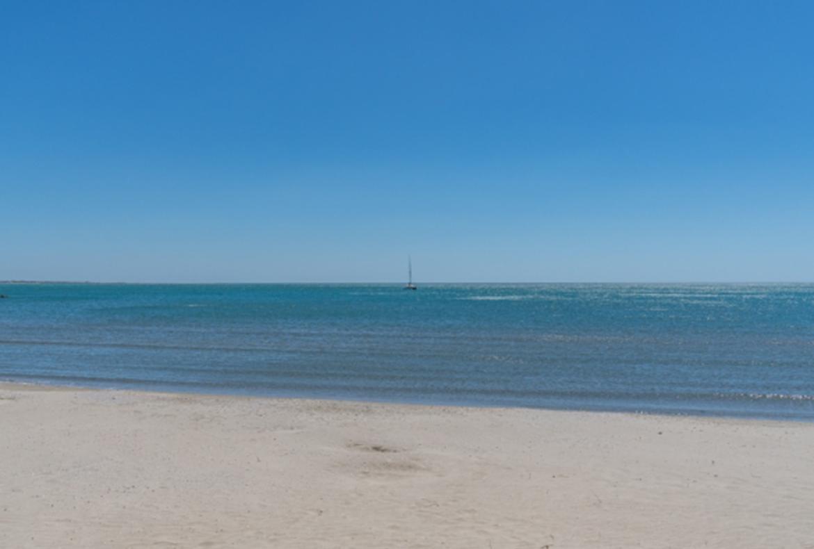 Garden Flat set right on the Beach near Montpellier. Sleeps 4, 1 bedroom (MONT112GN)