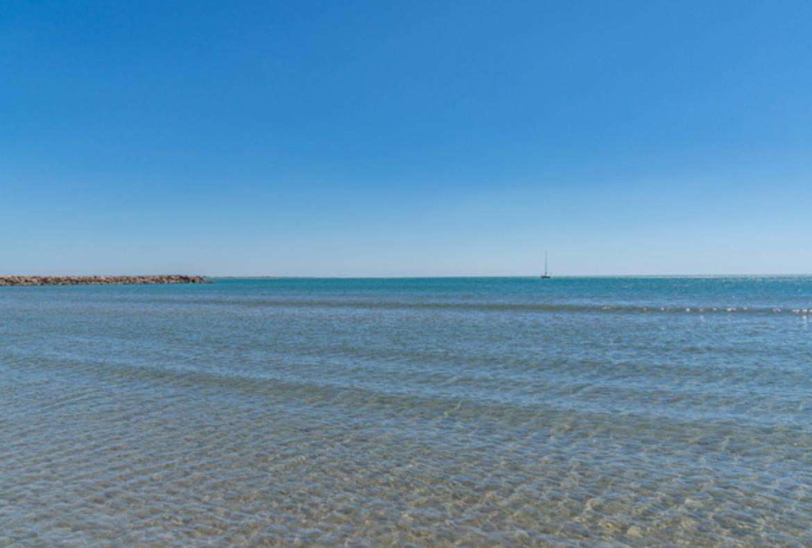 Garden Flat set right on the Beach near Montpellier. Sleeps 4, 1 bedroom (MONT112GN)