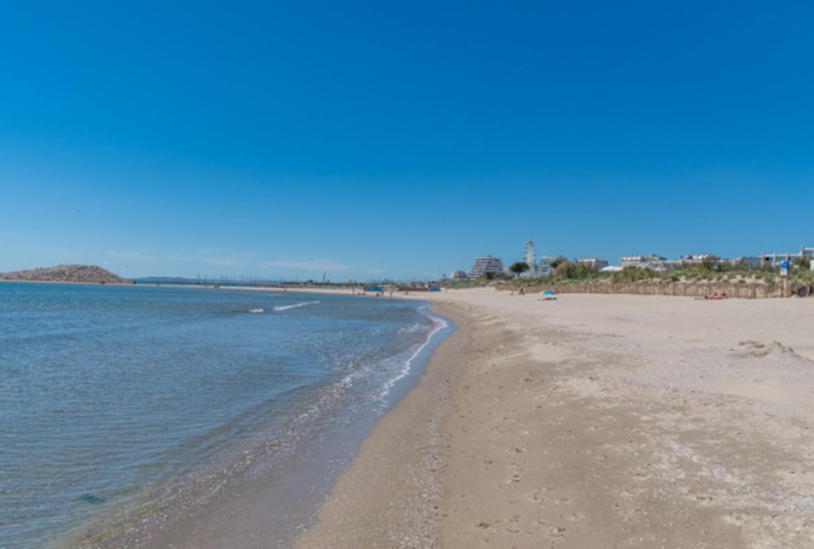 Garden Flat set right on the Beach near Montpellier. Sleeps 4, 1 bedroom (MONT112GN)