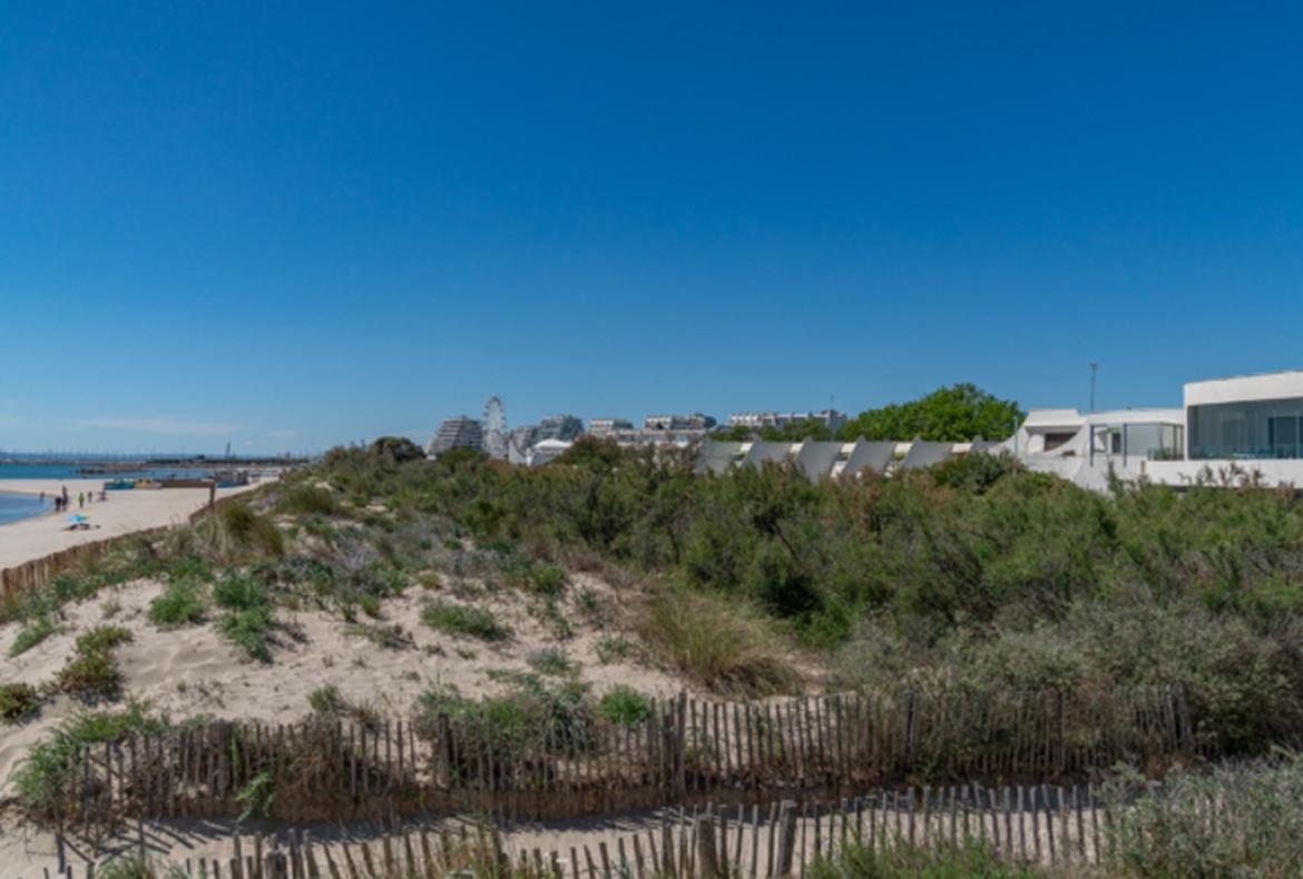 Garden Flat set right on the Beach near Montpellier. Sleeps 4, 1 bedroom (MONT112GN)