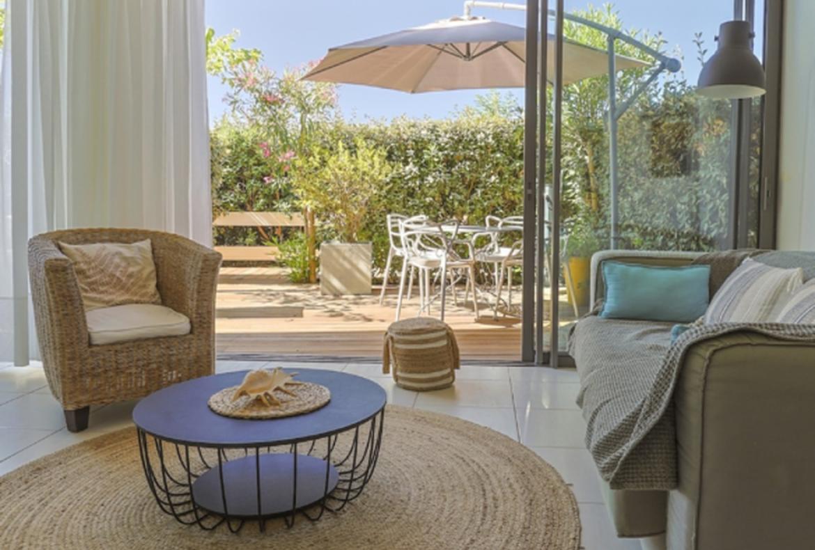 Garden Flat set right on the Beach near Montpellier. Sleeps 4, 1 bedroom (MONT112GN)