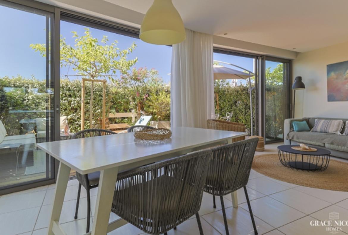 Garden Flat set right on the Beach near Montpellier. Sleeps 4, 1 bedroom (MONT112GN)