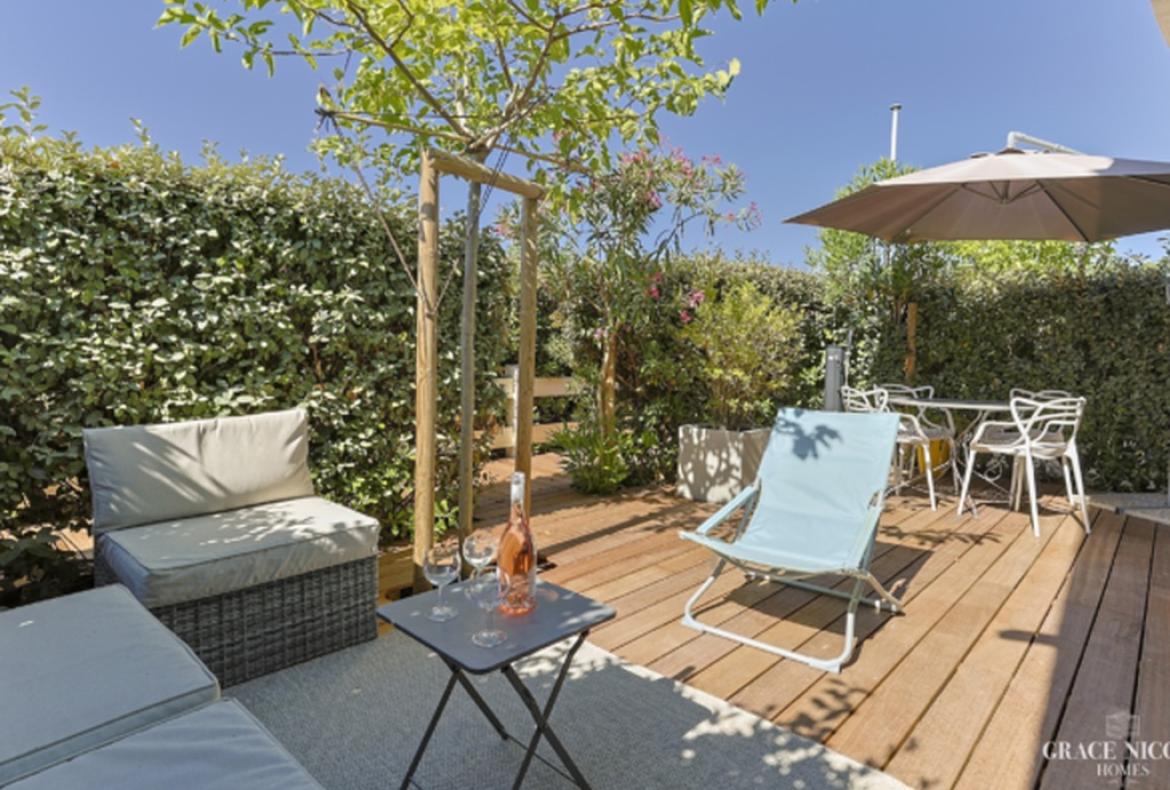 Garden Flat set right on the Beach near Montpellier. Sleeps 4, 1 bedroom (MONT112GN)