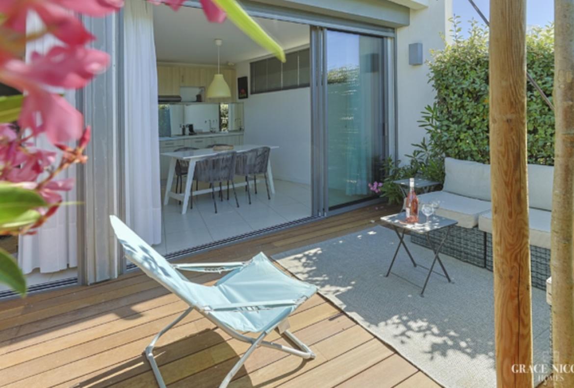 Garden Flat set right on the Beach near Montpellier. Sleeps 4, 1 bedroom (MONT112GN)