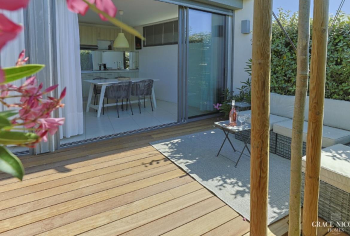 Garden Flat set right on the Beach near Montpellier. Sleeps 4, 1 bedroom (MONT112GN)