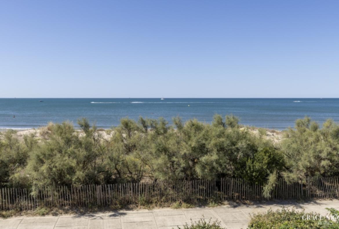 Garden Flat set right on the Beach near Montpellier. Sleeps 4, 1 bedroom (MONT112GN)