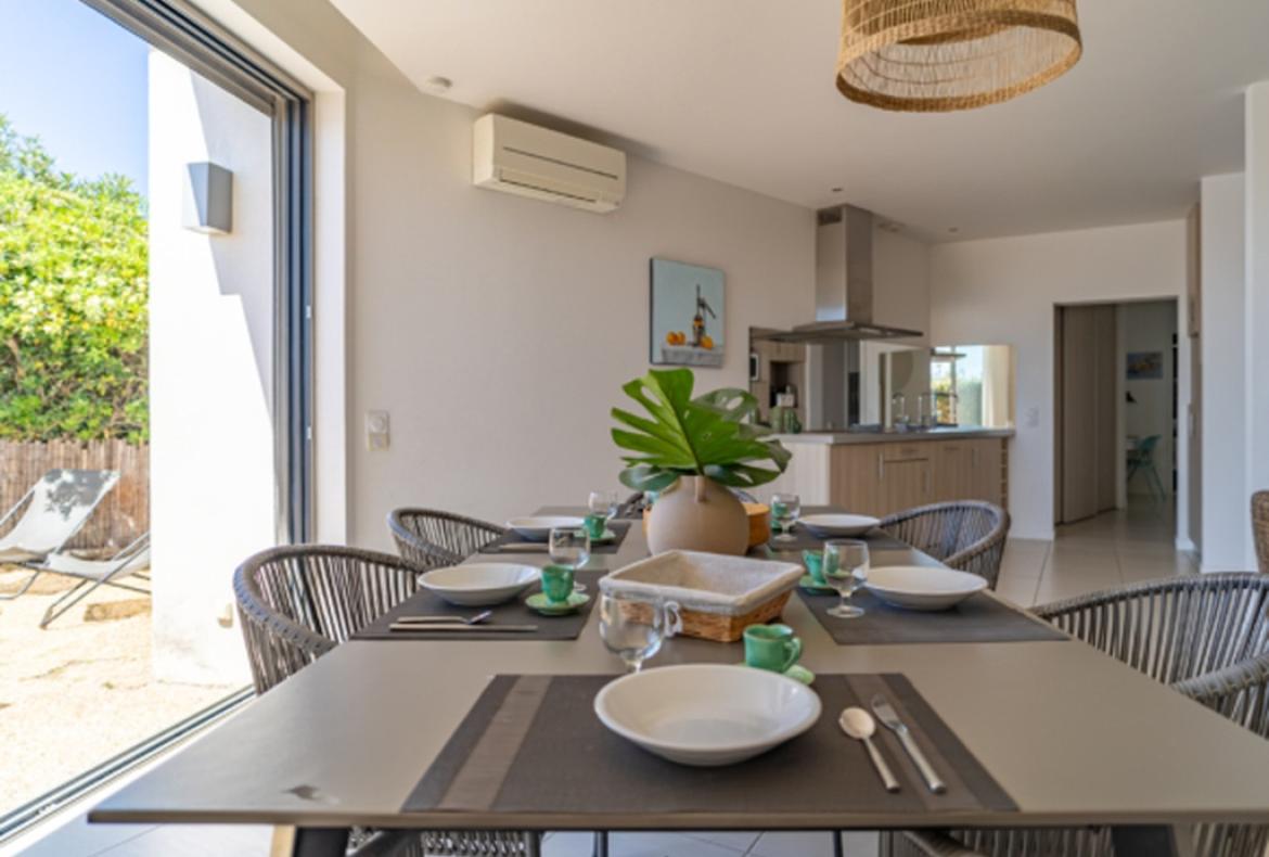 Apartment with Garden and Direct Access to Beach. Sleeps 6, 2 bedrooms (MONT111GN)
